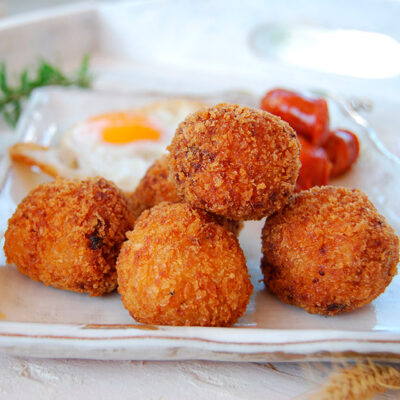 Croquetas de chistorra y huevo frito