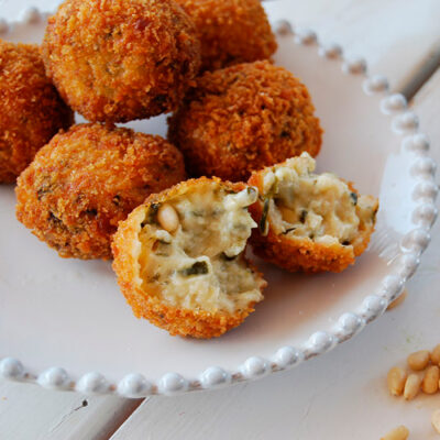 Croquetas de espinacas y piñones