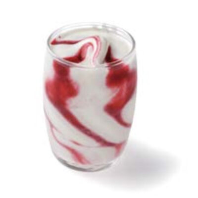 Vaso de helado de mascarpone con frambuesa
