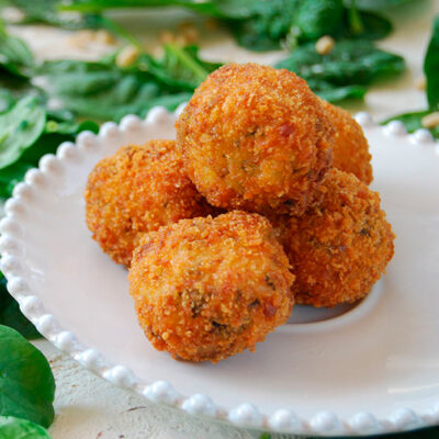 Croqueta de espinacas y piñones